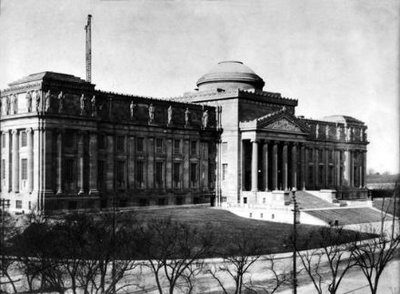 The Brooklyn Museum in 1906, with its original grand staircase.